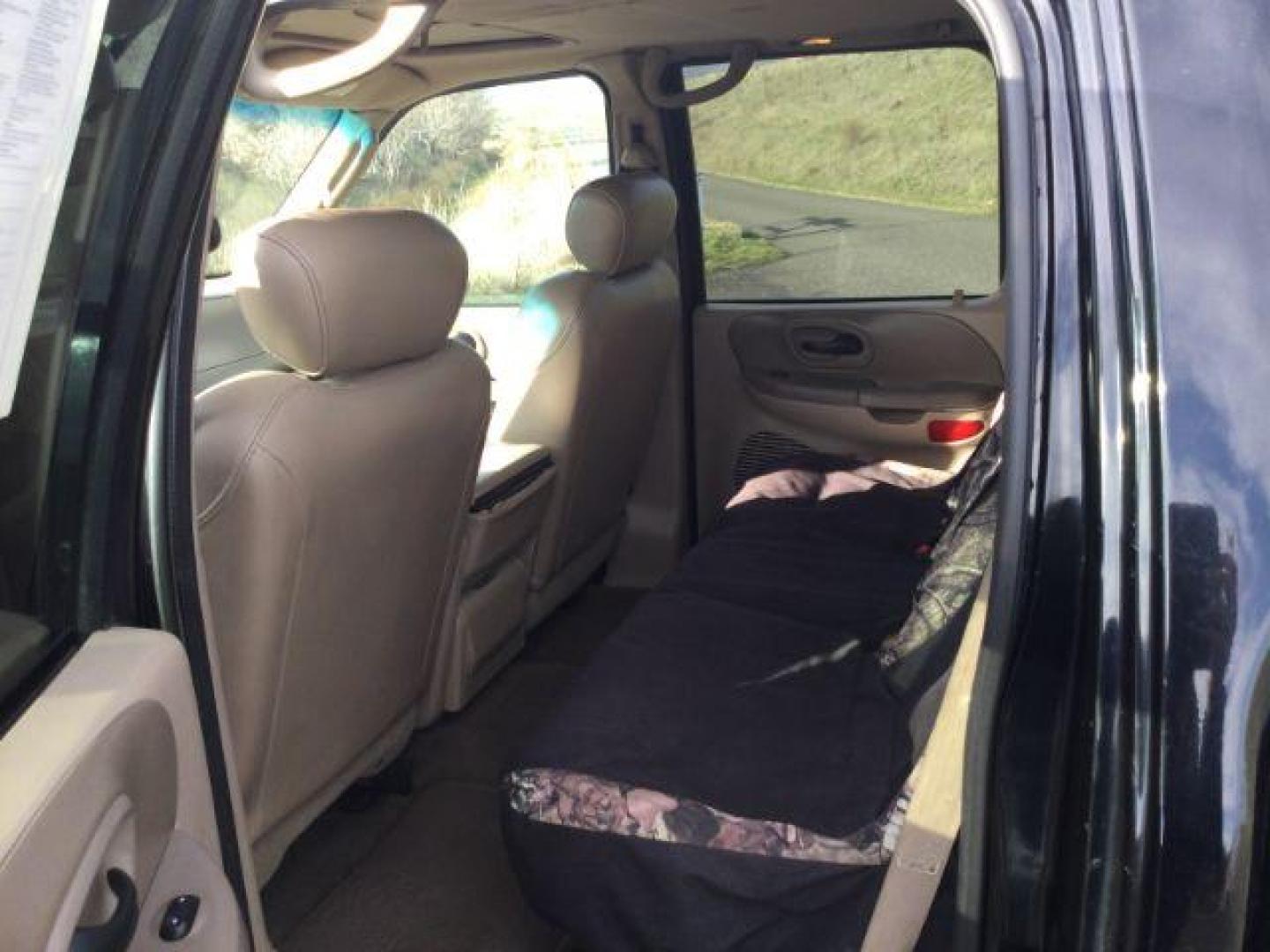 2002 Black Clearcoat /Leather Ford F150 Crew Cab 4x4 Lariat (1FTRW08LX2K) with an 5.4 V8 engine, Auto transmission, located at 1801 Main Street, Lewiston, 83501, (208) 743-9371, 46.417065, -117.004799 - Photo#9