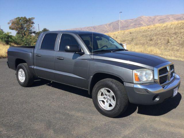 photo of 2005 Dodge Quad Cab 4x4 SLT