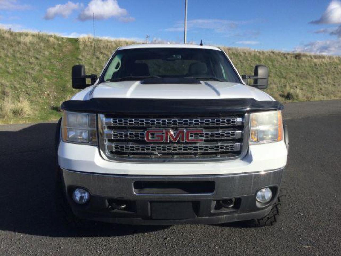 2014 Summit White /Black Cloth GMC 2500 Crew Cab 4x4 Crew Cab SLE 4WD (1GT120CGXEF) with an 6.0L V8 engine, 6-Speed Automatic transmission, located at 1801 Main Street, Lewiston, 83501, (208) 743-9371, 46.417065, -117.004799 - Photo#3