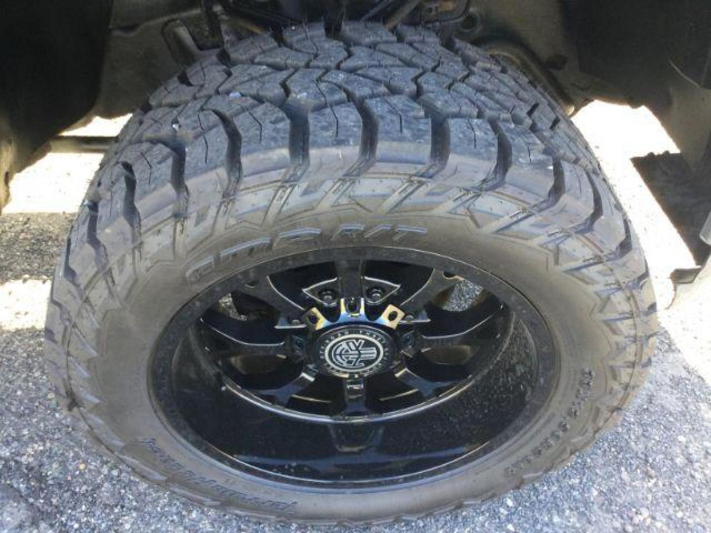 2014 Summit White /Black Cloth GMC 2500 Crew Cab 4x4 Crew Cab SLE 4WD (1GT120CGXEF) with an 6.0L V8 engine, 6-Speed Automatic transmission, located at 1801 Main Street, Lewiston, 83501, (208) 743-9371, 46.417065, -117.004799 - Photo#8