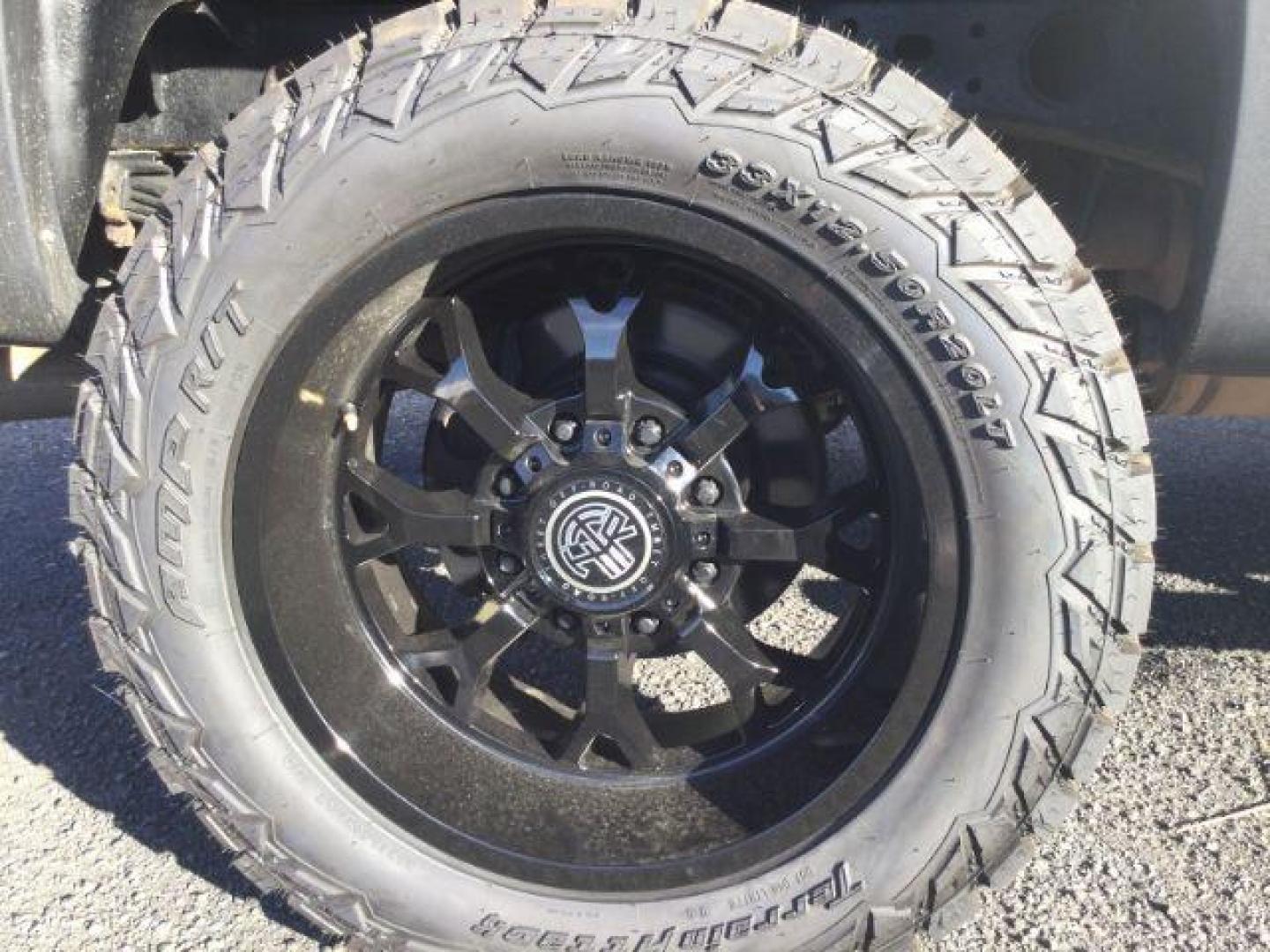 2014 Summit White /Black Cloth GMC 2500 Crew Cab 4x4 Crew Cab SLE 4WD (1GT120CGXEF) with an 6.0L V8 engine, 6-Speed Automatic transmission, located at 1801 Main Street, Lewiston, 83501, (208) 743-9371, 46.417065, -117.004799 - Photo#15