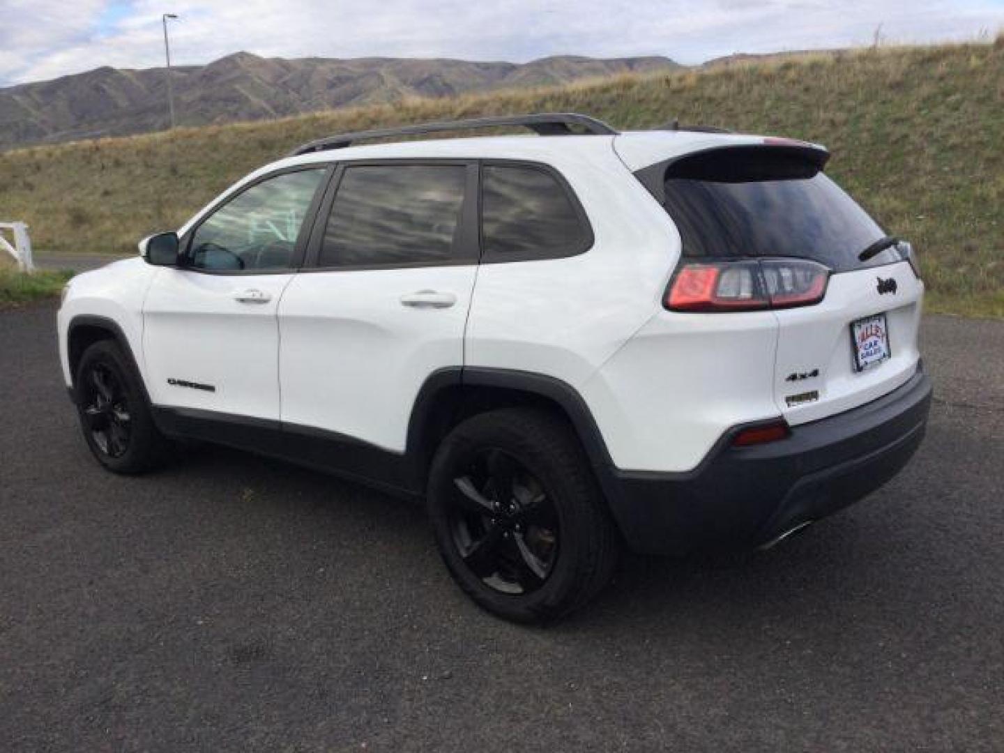 2019 Bright White Clearcoat /Black Jeep Cherokee Altitude 4x4 (1C4PJMLN7KD) with an 2L I-4 gasoline direct injection engine, Auto transmission, located at 1801 Main Street, Lewiston, 83501, (208) 743-9371, 46.417065, -117.004799 - Photo#2