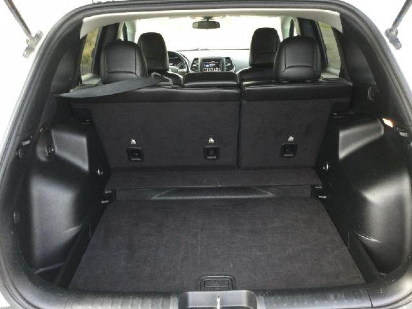 2019 Bright White Clearcoat /Black Jeep Cherokee Altitude 4x4 (1C4PJMLN7KD) with an 2L I-4 gasoline direct injection engine, Auto transmission, located at 1801 Main Street, Lewiston, 83501, (208) 743-9371, 46.417065, -117.004799 - Photo#8