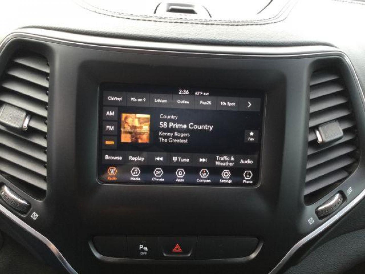 2019 Bright White Clearcoat /Black Jeep Cherokee Altitude 4x4 (1C4PJMLN7KD) with an 2L I-4 gasoline direct injection engine, Auto transmission, located at 1801 Main Street, Lewiston, 83501, (208) 743-9371, 46.417065, -117.004799 - Photo#9