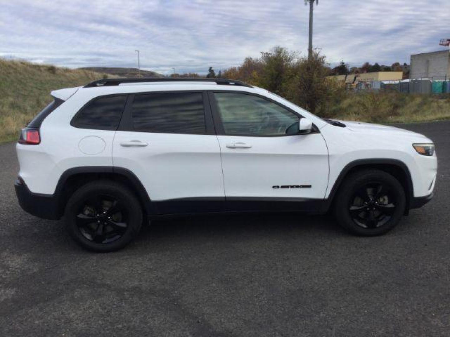 2019 Bright White Clearcoat /Black Jeep Cherokee Altitude 4x4 (1C4PJMLN7KD) with an 2L I-4 gasoline direct injection engine, Auto transmission, located at 1801 Main Street, Lewiston, 83501, (208) 743-9371, 46.417065, -117.004799 - Photo#14