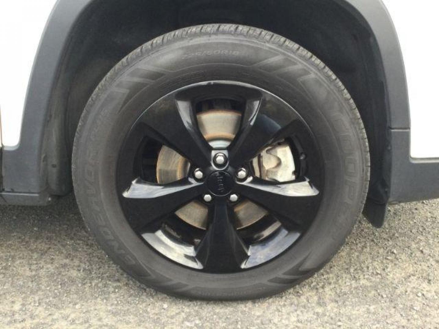 2019 Bright White Clearcoat /Black Jeep Cherokee Altitude 4x4 (1C4PJMLN7KD) with an 2L I-4 gasoline direct injection engine, Auto transmission, located at 1801 Main Street, Lewiston, 83501, (208) 743-9371, 46.417065, -117.004799 - Photo#18