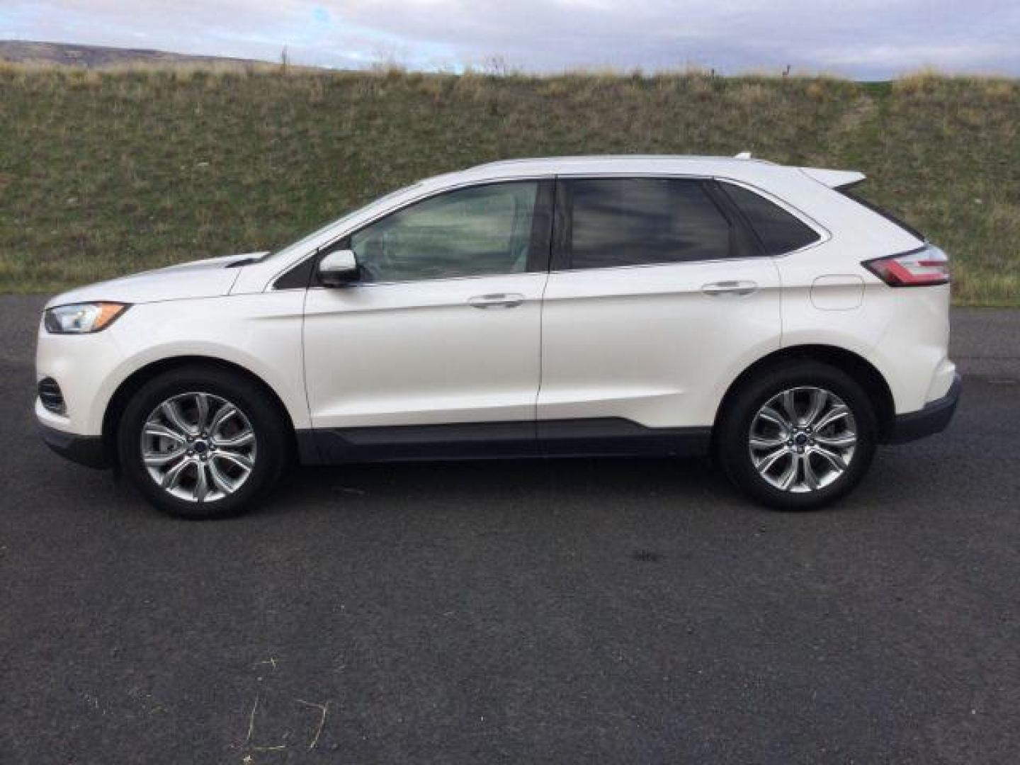 2019 White Platinum Tri-Coat Metallic /Ceramic, premium leather Ford Edge Titanium AWD (2FMPK4K98KB) with an 2.0L L4 DOHC 16V engine, 8-Speed Automatic transmission, located at 1801 Main Street, Lewiston, 83501, (208) 743-9371, 46.417065, -117.004799 - Photo#1