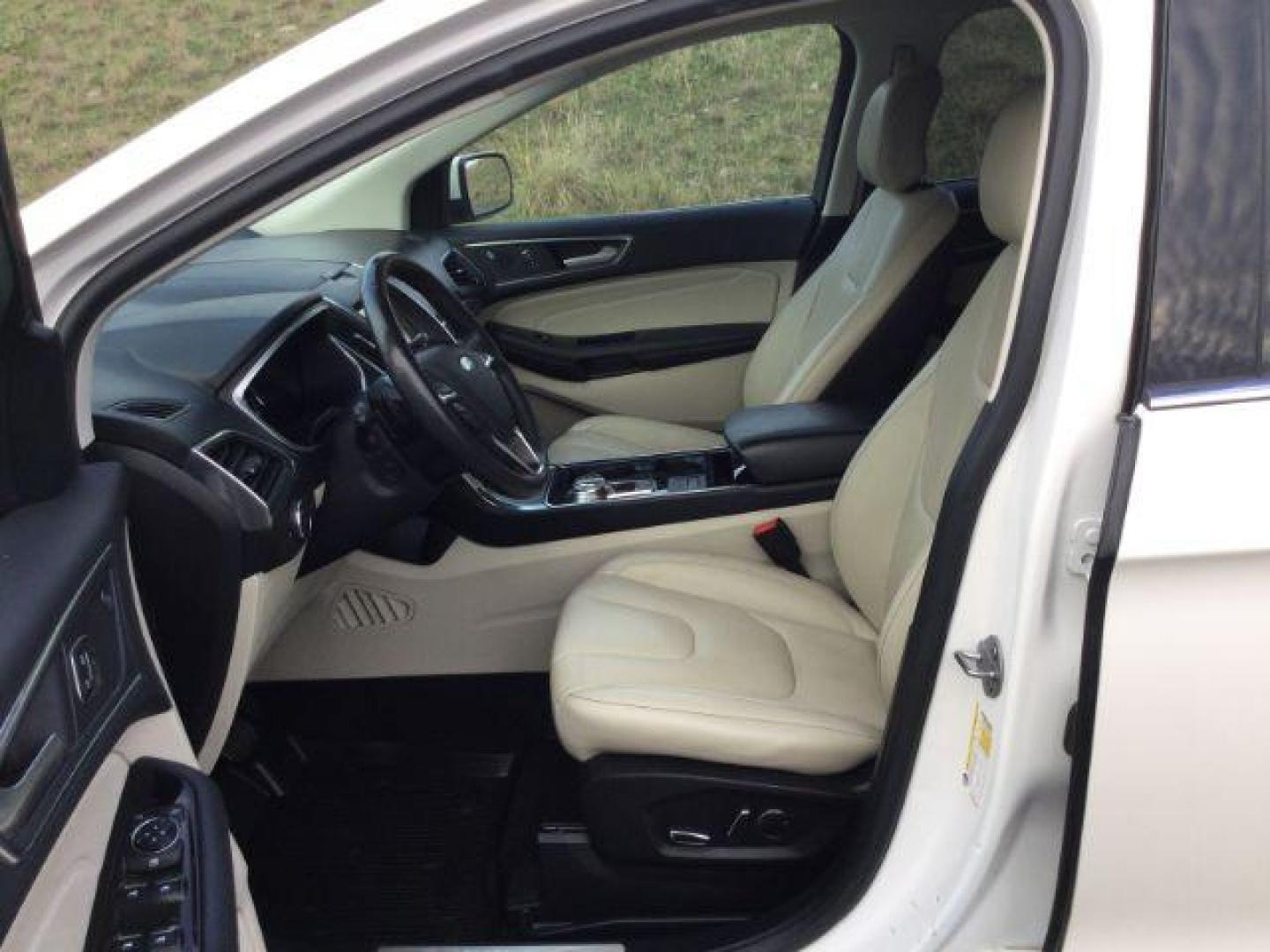 2019 White Platinum Tri-Coat Metallic /Ceramic, premium leather Ford Edge Titanium AWD (2FMPK4K98KB) with an 2.0L L4 DOHC 16V engine, 8-Speed Automatic transmission, located at 1801 Main Street, Lewiston, 83501, (208) 743-9371, 46.417065, -117.004799 - Photo#4