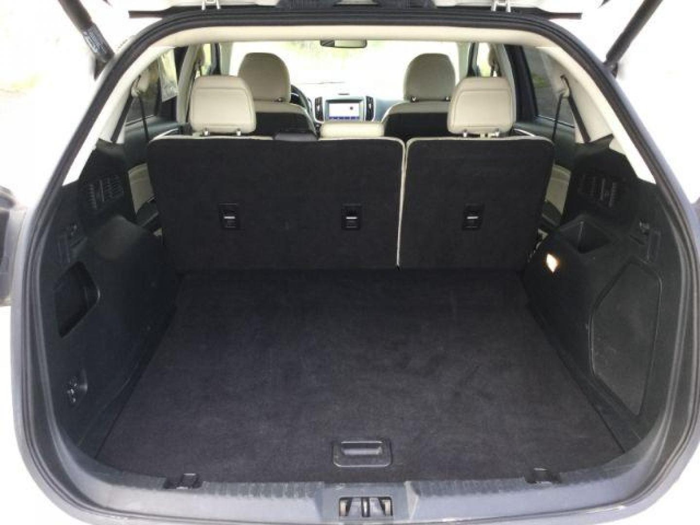 2019 White Platinum Tri-Coat Metallic /Ceramic, premium leather Ford Edge Titanium AWD (2FMPK4K98KB) with an 2.0L L4 DOHC 16V engine, 8-Speed Automatic transmission, located at 1801 Main Street, Lewiston, 83501, (208) 743-9371, 46.417065, -117.004799 - Photo#8