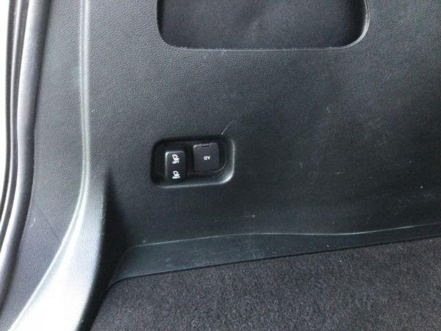 2019 White Platinum Tri-Coat Metallic /Ceramic, premium leather Ford Edge Titanium AWD (2FMPK4K98KB) with an 2.0L L4 DOHC 16V engine, 8-Speed Automatic transmission, located at 1801 Main Street, Lewiston, 83501, (208) 743-9371, 46.417065, -117.004799 - Photo#9