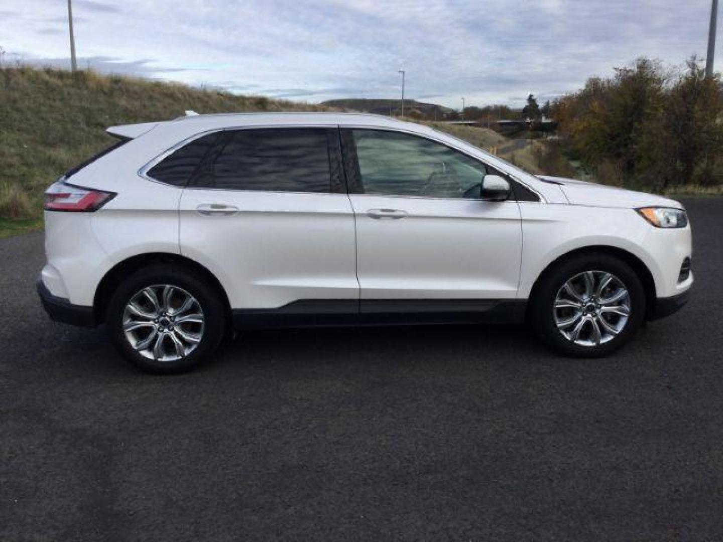 2019 White Platinum Tri-Coat Metallic /Ceramic, premium leather Ford Edge Titanium AWD (2FMPK4K98KB) with an 2.0L L4 DOHC 16V engine, 8-Speed Automatic transmission, located at 1801 Main Street, Lewiston, 83501, (208) 743-9371, 46.417065, -117.004799 - Photo#11