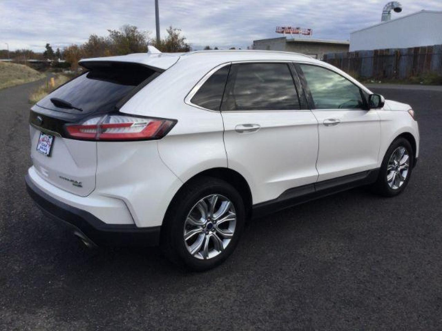 2019 White Platinum Tri-Coat Metallic /Ceramic, premium leather Ford Edge Titanium AWD (2FMPK4K98KB) with an 2.0L L4 DOHC 16V engine, 8-Speed Automatic transmission, located at 1801 Main Street, Lewiston, 83501, (208) 743-9371, 46.417065, -117.004799 - Photo#12