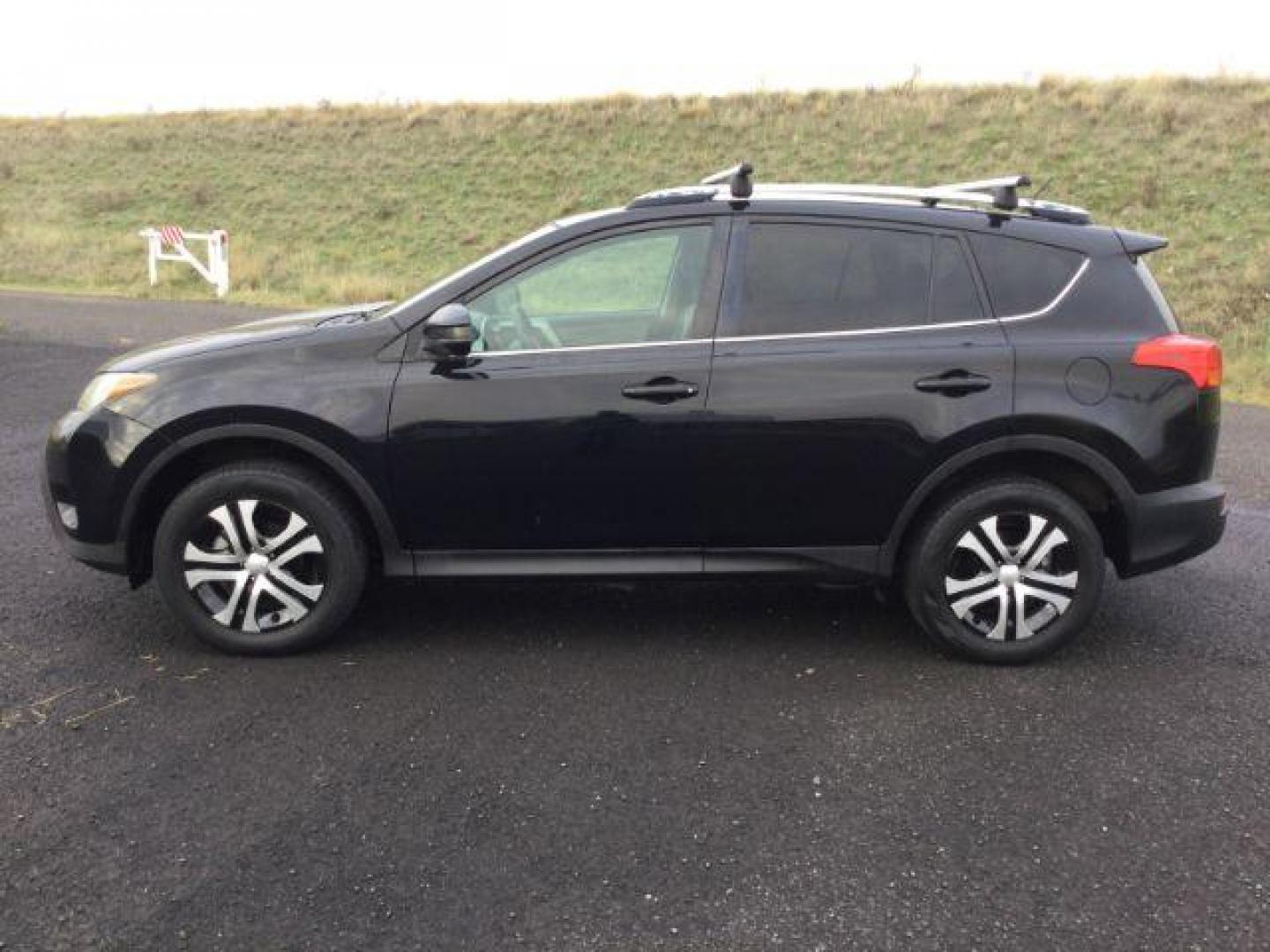 2015 Toyota RAV4 LE (2T3BFREV0FW) with an 2.5L I-4 DOHC engine, located at 1801 Main Street, Lewiston, 83501, (208) 743-9371, 46.417065, -117.004799 - Photo#1