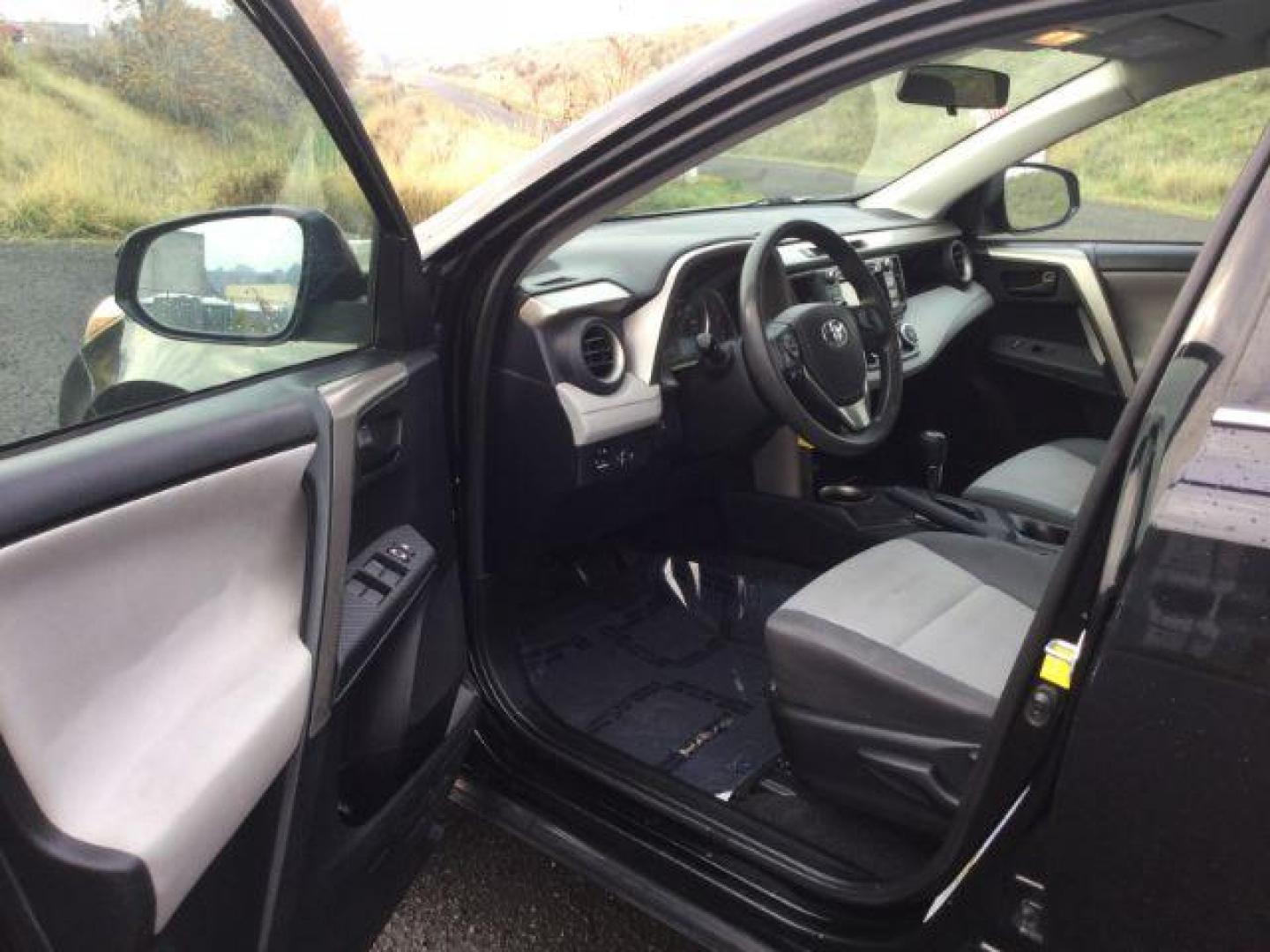 2015 Toyota RAV4 LE (2T3BFREV0FW) with an 2.5L I-4 DOHC engine, located at 1801 Main Street, Lewiston, 83501, (208) 743-9371, 46.417065, -117.004799 - Photo#2