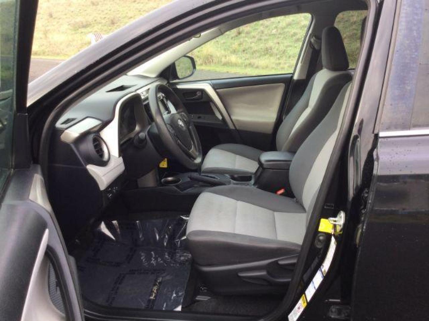 2015 Toyota RAV4 LE (2T3BFREV0FW) with an 2.5L I-4 DOHC engine, located at 1801 Main Street, Lewiston, 83501, (208) 743-9371, 46.417065, -117.004799 - Photo#3