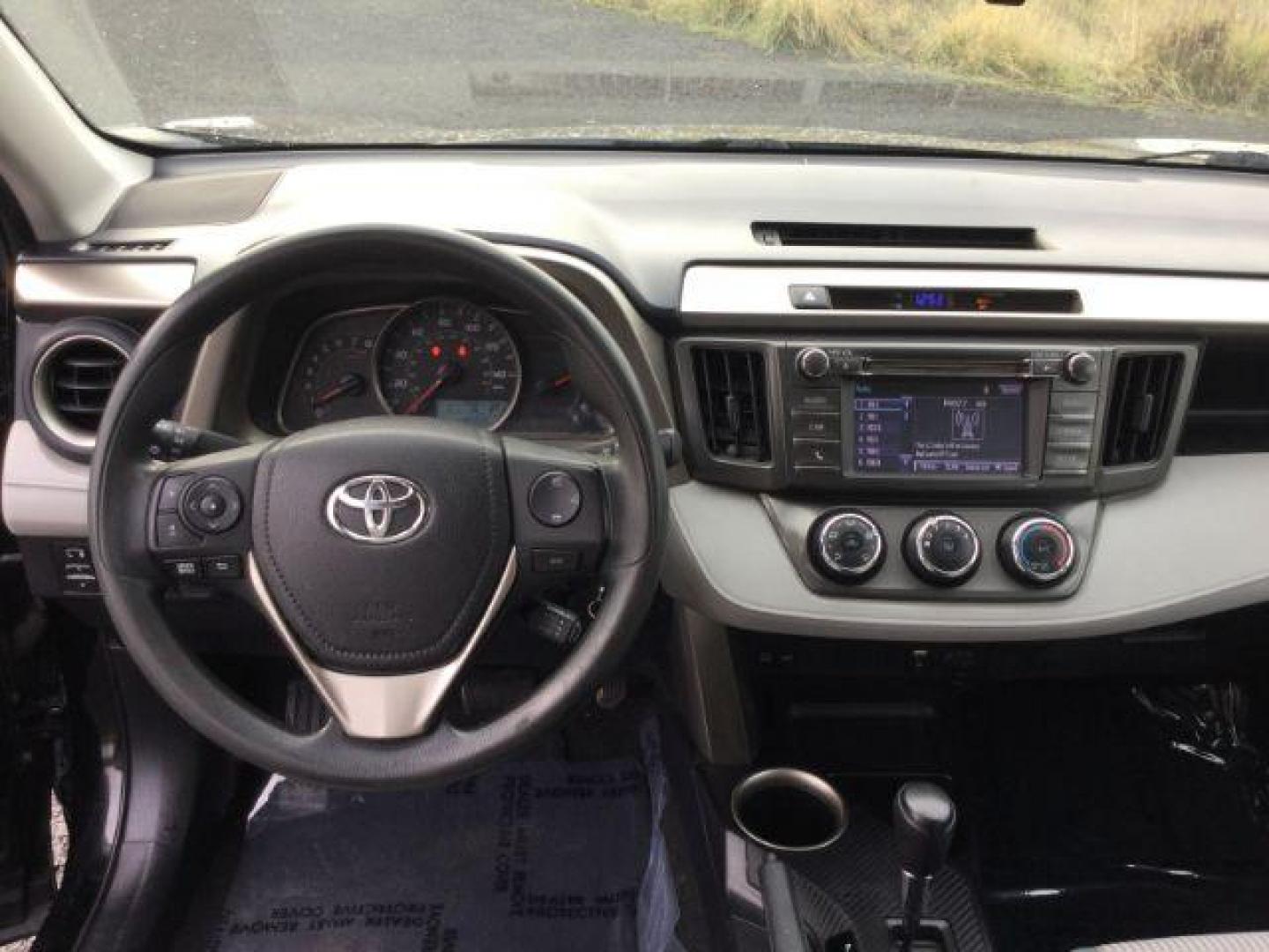 2015 Toyota RAV4 LE (2T3BFREV0FW) with an 2.5L I-4 DOHC engine, located at 1801 Main Street, Lewiston, 83501, (208) 743-9371, 46.417065, -117.004799 - Photo#5