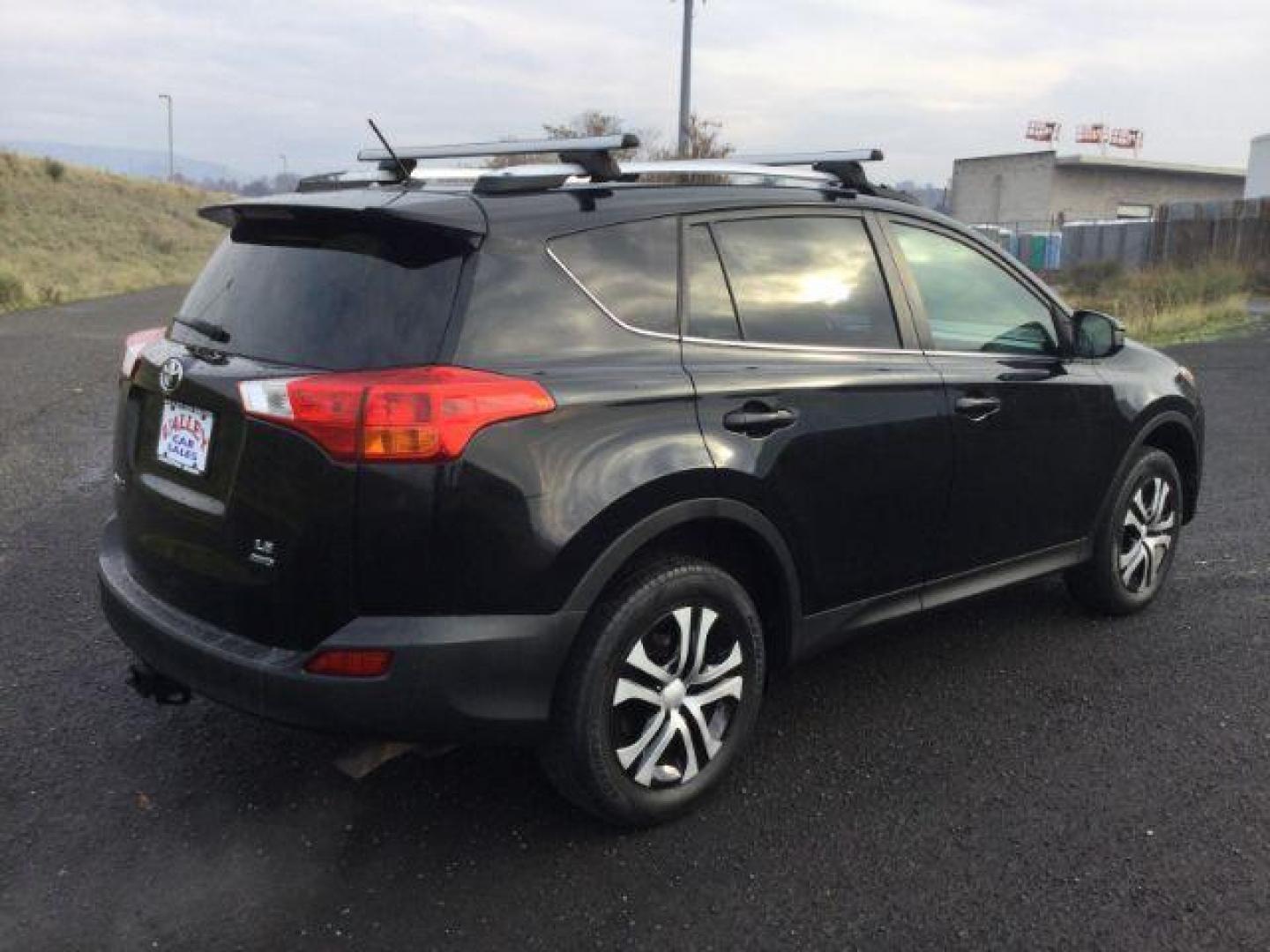 2015 Toyota RAV4 LE (2T3BFREV0FW) with an 2.5L I-4 DOHC engine, located at 1801 Main Street, Lewiston, 83501, (208) 743-9371, 46.417065, -117.004799 - Photo#12