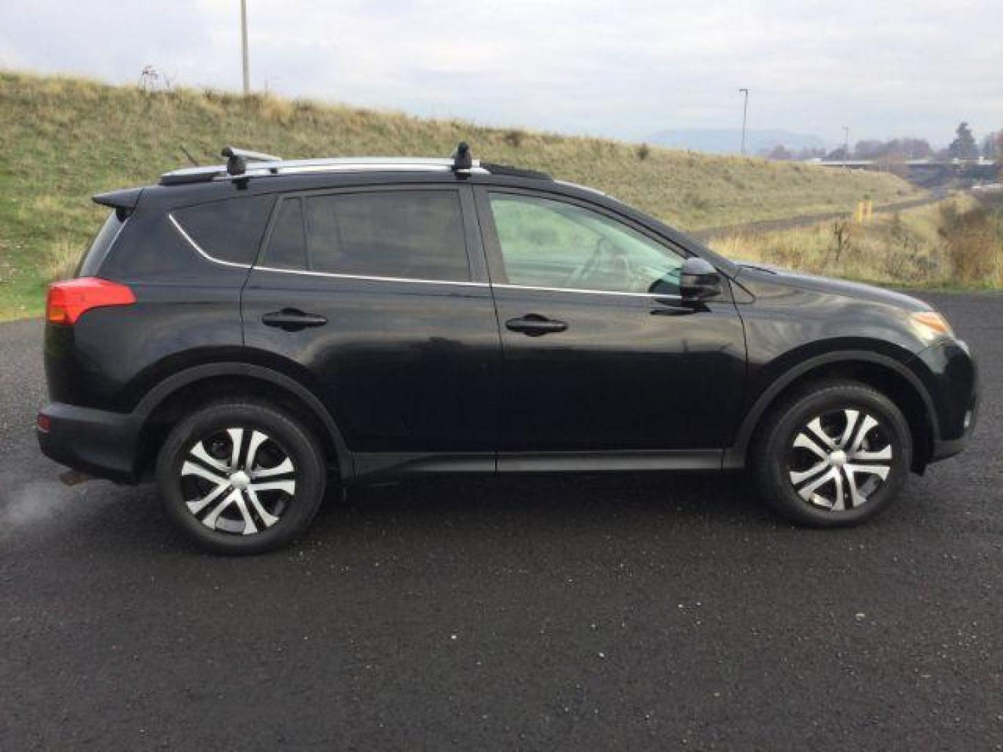 2015 Toyota RAV4 LE (2T3BFREV0FW) with an 2.5L I-4 DOHC engine, located at 1801 Main Street, Lewiston, 83501, (208) 743-9371, 46.417065, -117.004799 - Photo#13