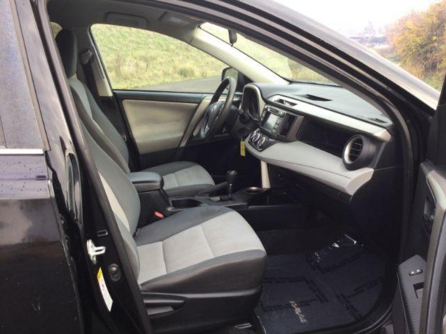 2015 Toyota RAV4 LE (2T3BFREV0FW) with an 2.5L I-4 DOHC engine, located at 1801 Main Street, Lewiston, 83501, (208) 743-9371, 46.417065, -117.004799 - Photo#16