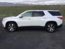2019 Iridescent Pearl Tricoat /Dark Atmosphere/Medium Ash Gray Chevrolet Traverse 3LT (1GNEVHKW4KJ) with an 3.6L V-6 gasoline direct injection engine, 9-Speed Automatic transmission, located at 1801 Main Street, Lewiston, 83501, (208) 743-9371, 46.417065, -117.004799 - Photo#3