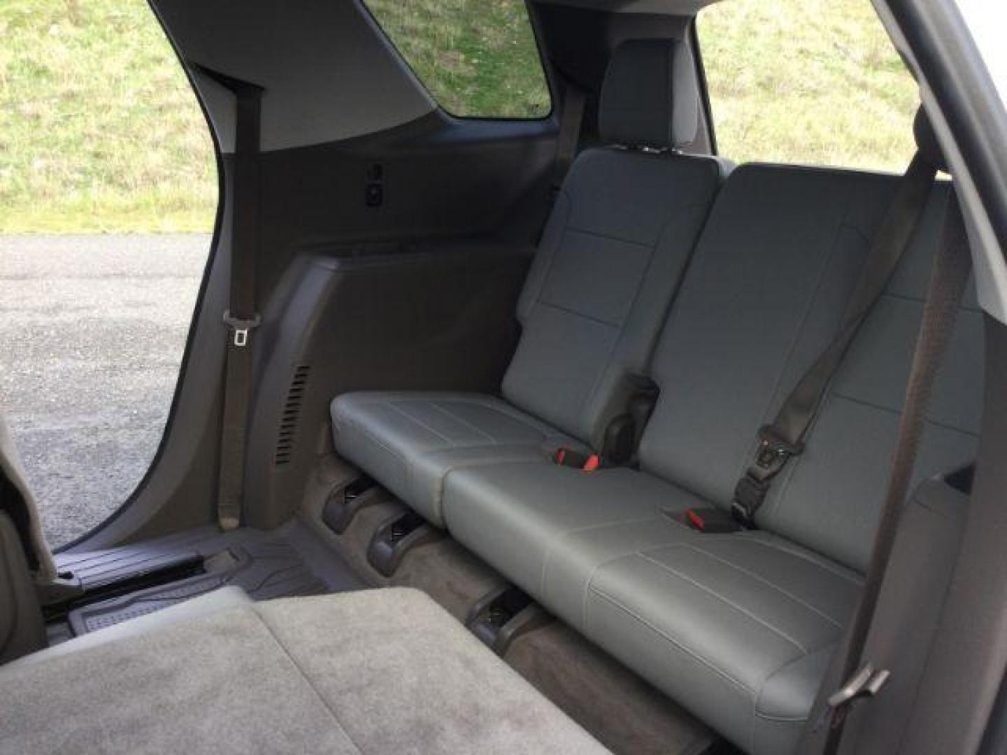 2019 Iridescent Pearl Tricoat /Dark Atmosphere/Medium Ash Gray Chevrolet Traverse 3LT (1GNEVHKW4KJ) with an 3.6L V-6 gasoline direct injection engine, 9-Speed Automatic transmission, located at 1801 Main Street, Lewiston, 83501, (208) 743-9371, 46.417065, -117.004799 - Photo#8