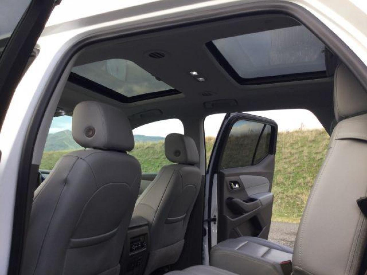 2019 Iridescent Pearl Tricoat /Dark Atmosphere/Medium Ash Gray Chevrolet Traverse 3LT (1GNEVHKW4KJ) with an 3.6L V-6 gasoline direct injection engine, 9-Speed Automatic transmission, located at 1801 Main Street, Lewiston, 83501, (208) 743-9371, 46.417065, -117.004799 - Photo#14