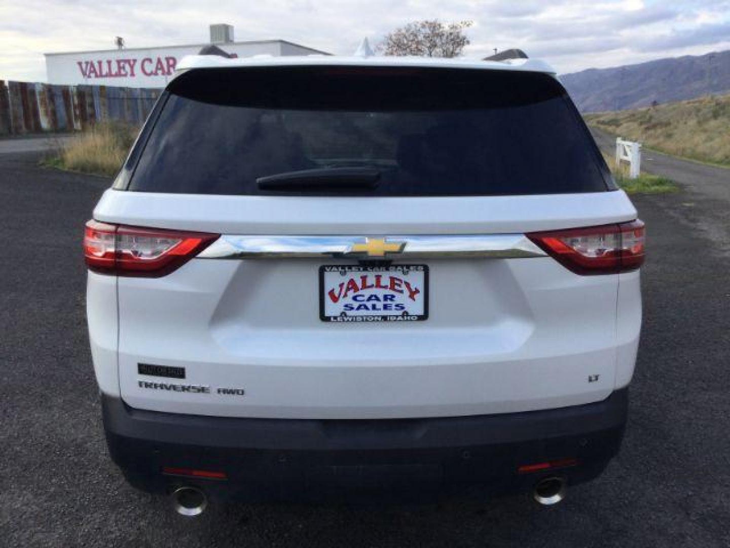 2019 Iridescent Pearl Tricoat /Dark Atmosphere/Medium Ash Gray Chevrolet Traverse 3LT (1GNEVHKW4KJ) with an 3.6L V-6 gasoline direct injection engine, 9-Speed Automatic transmission, located at 1801 Main Street, Lewiston, 83501, (208) 743-9371, 46.417065, -117.004799 - Photo#21