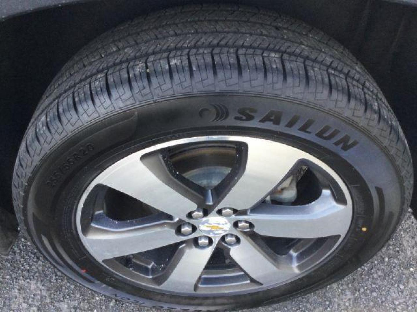 2019 Iridescent Pearl Tricoat /Dark Atmosphere/Medium Ash Gray Chevrolet Traverse 3LT (1GNEVHKW4KJ) with an 3.6L V-6 gasoline direct injection engine, 9-Speed Automatic transmission, located at 1801 Main Street, Lewiston, 83501, (208) 743-9371, 46.417065, -117.004799 - Photo#23