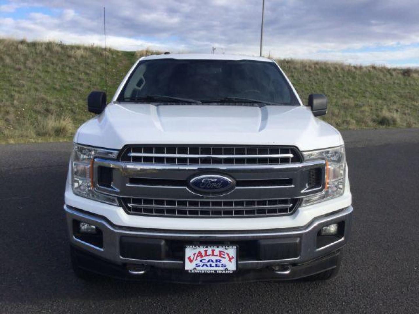 2018 Oxford White /Medium Earth Gray Ford F-150 XLT SuperCrew 6.5ft bed 4WD (1FTFW1EG4JK) with an EcoBoost 3.5L V-6 port/direct injection engine, 10-speed automatic transmission, located at 1801 Main Street, Lewiston, 83501, (208) 743-9371, 46.417065, -117.004799 - Photo#5