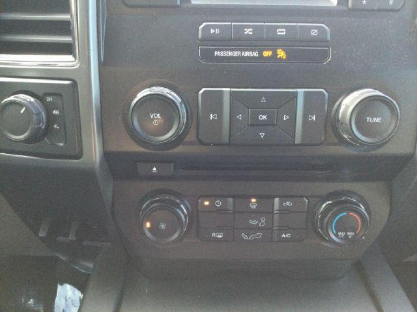 2018 Oxford White /Medium Earth Gray Ford F-150 XLT SuperCrew 6.5ft bed 4WD (1FTFW1EG4JK) with an EcoBoost 3.5L V-6 port/direct injection engine, 10-speed automatic transmission, located at 1801 Main Street, Lewiston, 83501, (208) 743-9371, 46.417065, -117.004799 - Photo#9