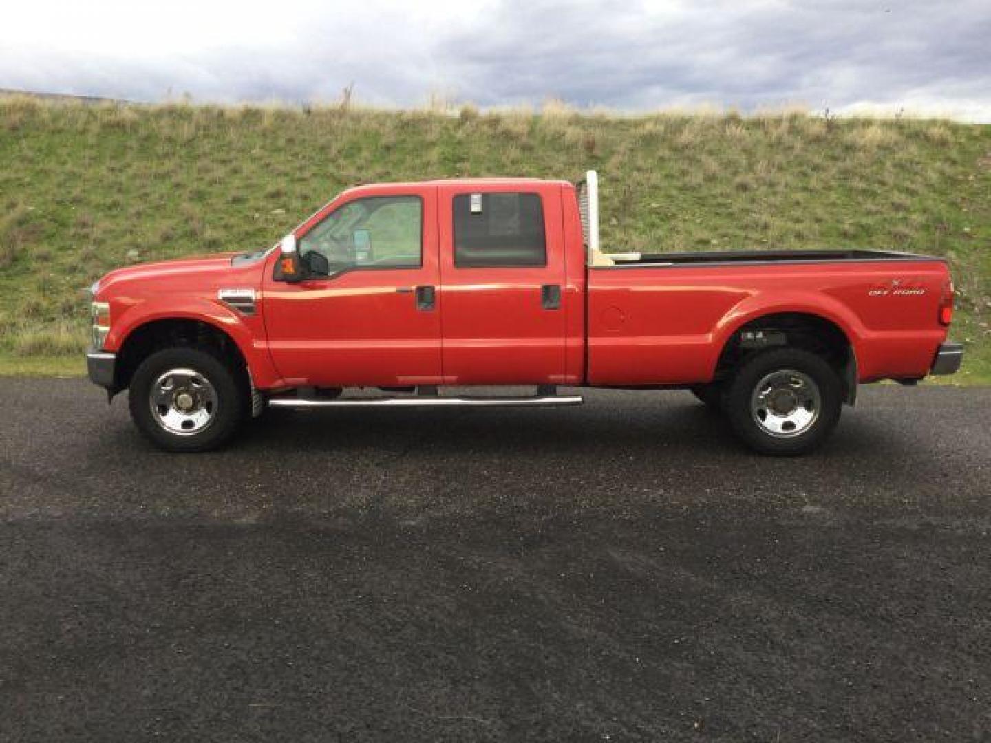 2008 RED /Medium Stone Ford F-350 XLT Crew Cab 4WD (1FTWW31R88E) with an 6.4L Powerstroke V8 engine, 5-Speed Automatic transmission, located at 1801 Main Street, Lewiston, 83501, (208) 743-9371, 46.417065, -117.004799 - Photo#1