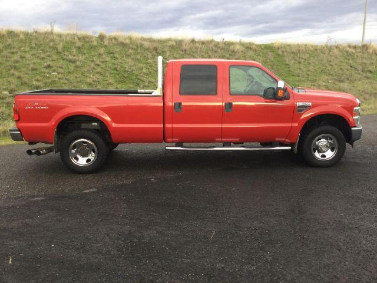 2008 RED /Medium Stone Ford F-350 XLT Crew Cab 4WD (1FTWW31R88E) with an 6.4L Powerstroke V8 engine, 5-Speed Automatic transmission, located at 1801 Main Street, Lewiston, 83501, (208) 743-9371, 46.417065, -117.004799 - Photo#11