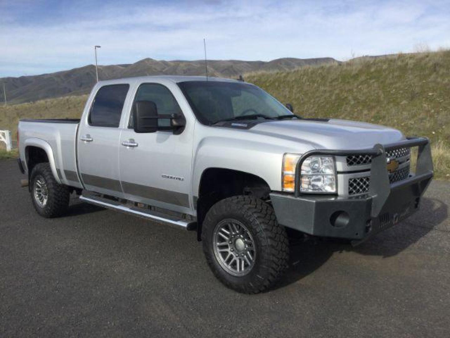 2012 Silver Ice Metallic /Ebony Chevrolet Silverado 2500HD LTZ (1GC1KYE82CF) with an Duramax 6.6L V-8 diesel direct injection engine, 6-Speed Automatic transmission, located at 1801 Main Street, Lewiston, 83501, (208) 743-9371, 46.417065, -117.004799 - Photo#2