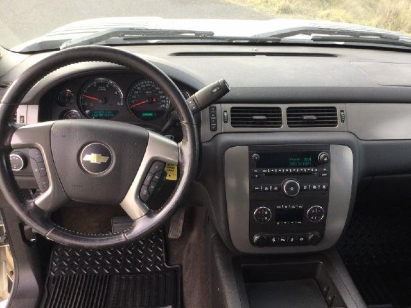 2012 Silver Ice Metallic /Ebony Chevrolet Silverado 2500HD LTZ (1GC1KYE82CF) with an Duramax 6.6L V-8 diesel direct injection engine, 6-Speed Automatic transmission, located at 1801 Main Street, Lewiston, 83501, (208) 743-9371, 46.417065, -117.004799 - Photo#5