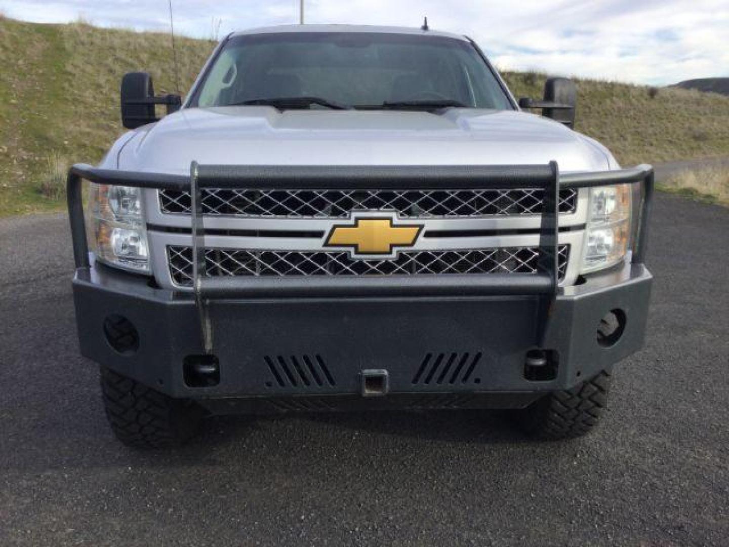 2012 Silver Ice Metallic /Ebony Chevrolet Silverado 2500HD LTZ (1GC1KYE82CF) with an Duramax 6.6L V-8 diesel direct injection engine, 6-Speed Automatic transmission, located at 1801 Main Street, Lewiston, 83501, (208) 743-9371, 46.417065, -117.004799 - Photo#6