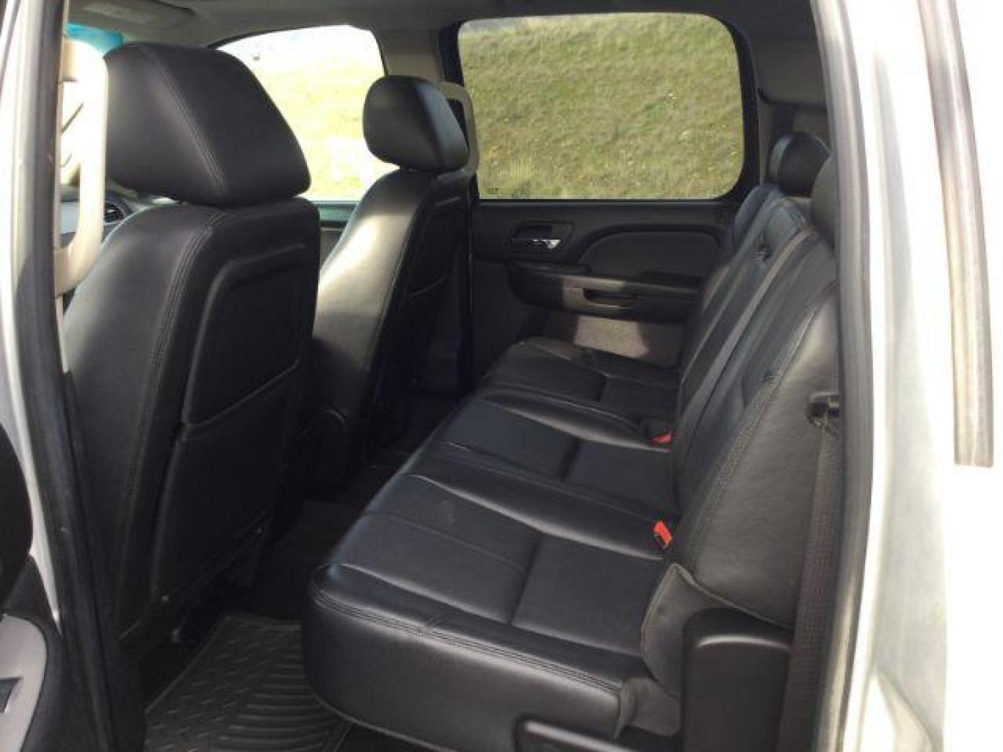 2012 Silver Ice Metallic /Ebony Chevrolet Silverado 2500HD LTZ (1GC1KYE82CF) with an Duramax 6.6L V-8 diesel direct injection engine, 6-Speed Automatic transmission, located at 1801 Main Street, Lewiston, 83501, (208) 743-9371, 46.417065, -117.004799 - Photo#12