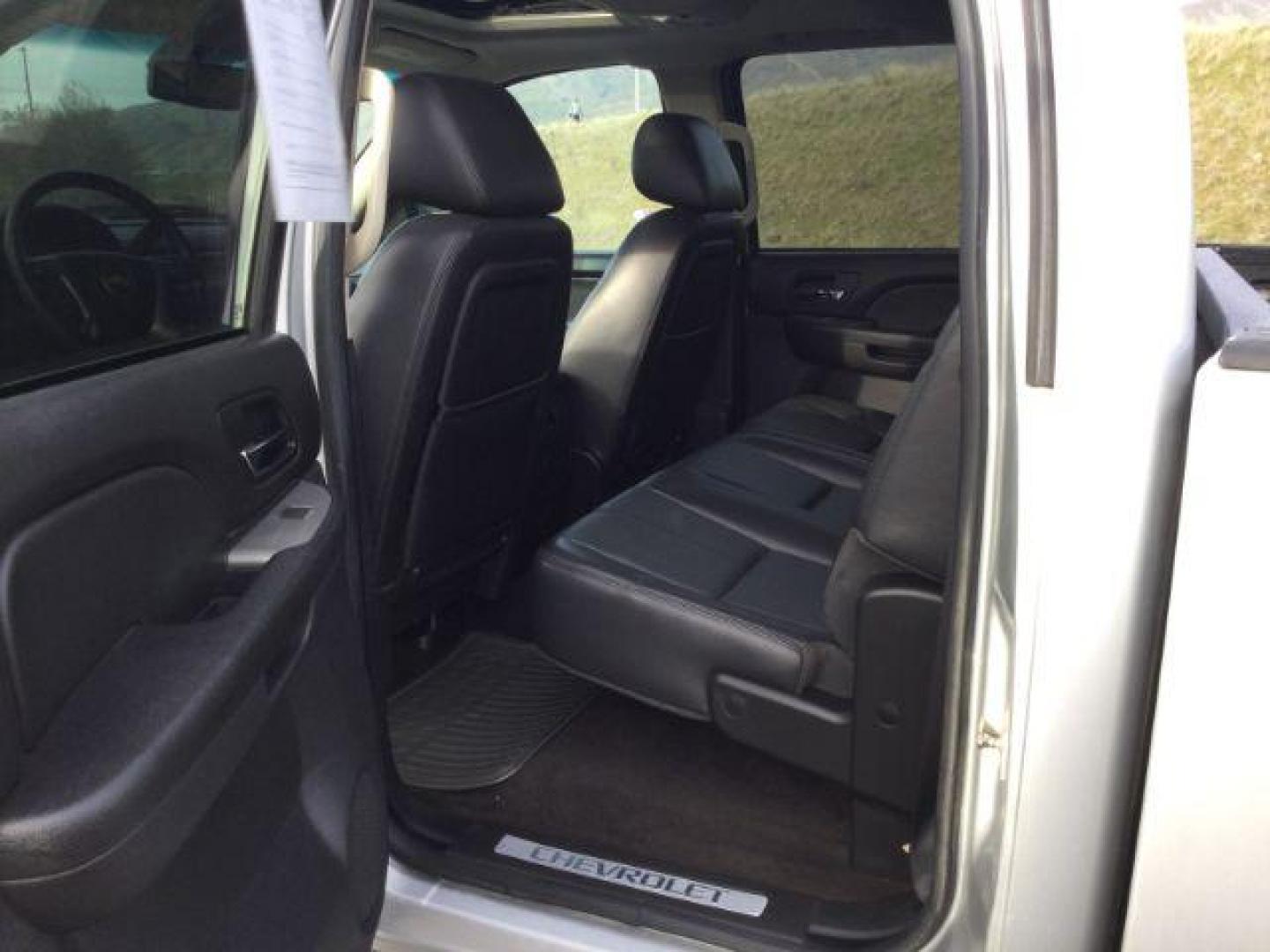 2012 Silver Ice Metallic /Ebony Chevrolet Silverado 2500HD LTZ (1GC1KYE82CF) with an Duramax 6.6L V-8 diesel direct injection engine, 6-Speed Automatic transmission, located at 1801 Main Street, Lewiston, 83501, (208) 743-9371, 46.417065, -117.004799 - Photo#13