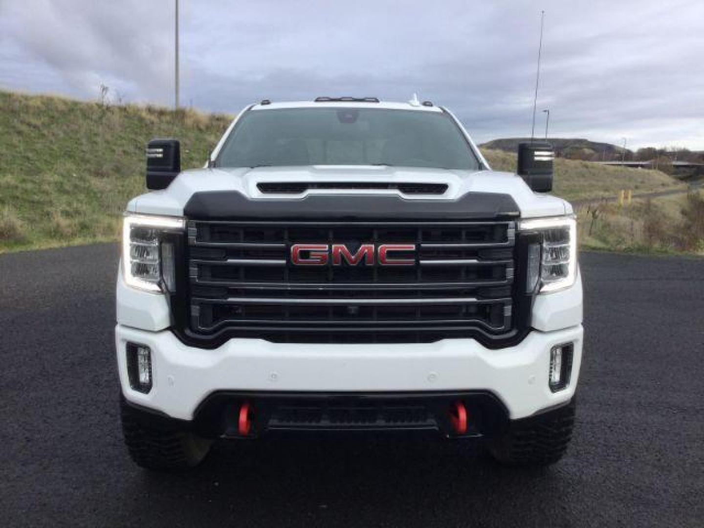 2022 Summit White /Jet Black w/Kalahari Accents GMC Sierra 3500HD 4WD Crew Cab Standard Bed AT4 (1GT49VEY0NF) with an Duramax 6.6L V-8 diesel direct injection engine, 10-speed automatic transmission, located at 1801 Main Street, Lewiston, 83501, (208) 743-9371, 46.417065, -117.004799 - Photo#8