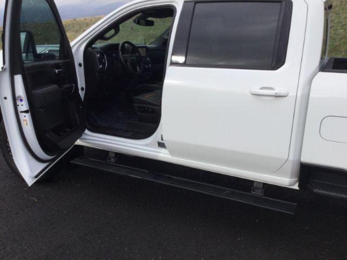 2022 Summit White /Jet Black w/Kalahari Accents GMC Sierra 3500HD 4WD Crew Cab Standard Bed AT4 (1GT49VEY0NF) with an Duramax 6.6L V-8 diesel direct injection engine, 10-speed automatic transmission, located at 1801 Main Street, Lewiston, 83501, (208) 743-9371, 46.417065, -117.004799 - Photo#11