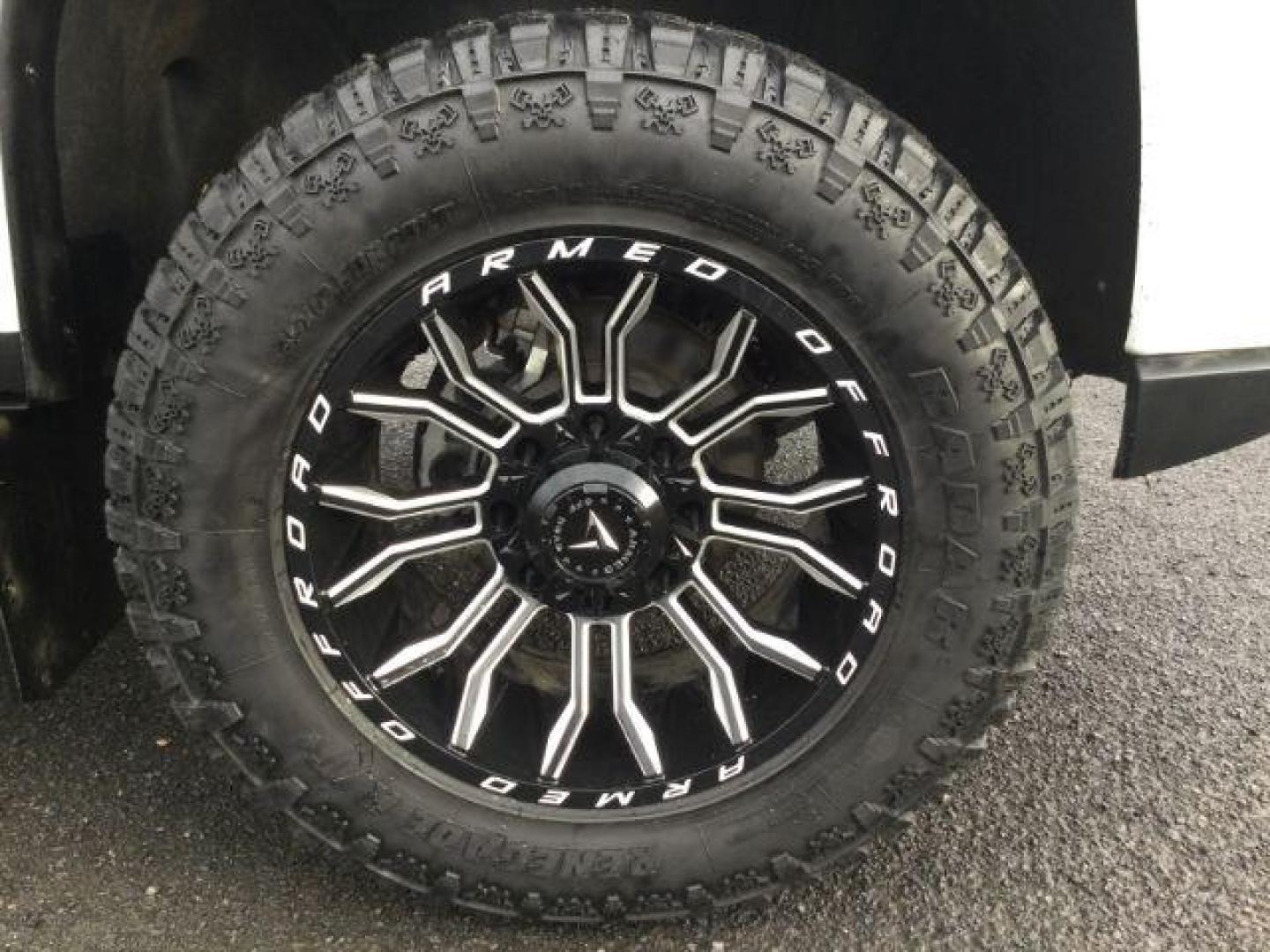 2022 Summit White /Jet Black w/Kalahari Accents GMC Sierra 3500HD 4WD Crew Cab Standard Bed AT4 (1GT49VEY0NF) with an Duramax 6.6L V-8 diesel direct injection engine, 10-speed automatic transmission, located at 1801 Main Street, Lewiston, 83501, (208) 743-9371, 46.417065, -117.004799 - Photo#18