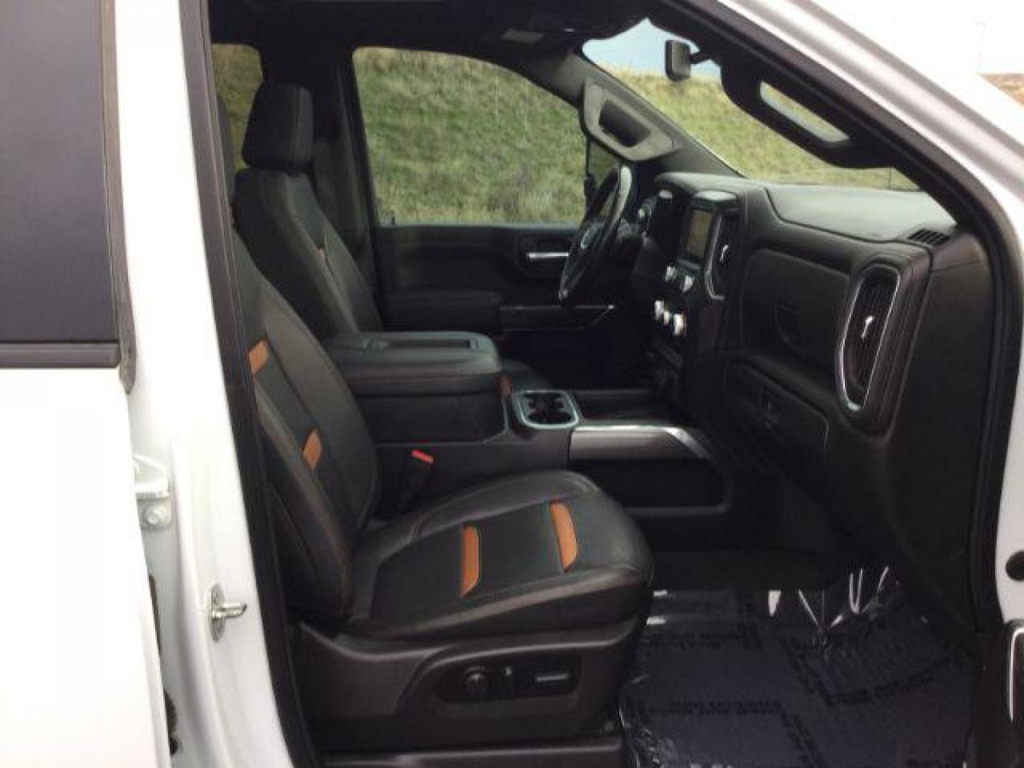 2022 Summit White /Jet Black w/Kalahari Accents GMC Sierra 3500HD 4WD Crew Cab Standard Bed AT4 (1GT49VEY0NF) with an Duramax 6.6L V-8 diesel direct injection engine, 10-speed automatic transmission, located at 1801 Main Street, Lewiston, 83501, (208) 743-9371, 46.417065, -117.004799 - Photo#20