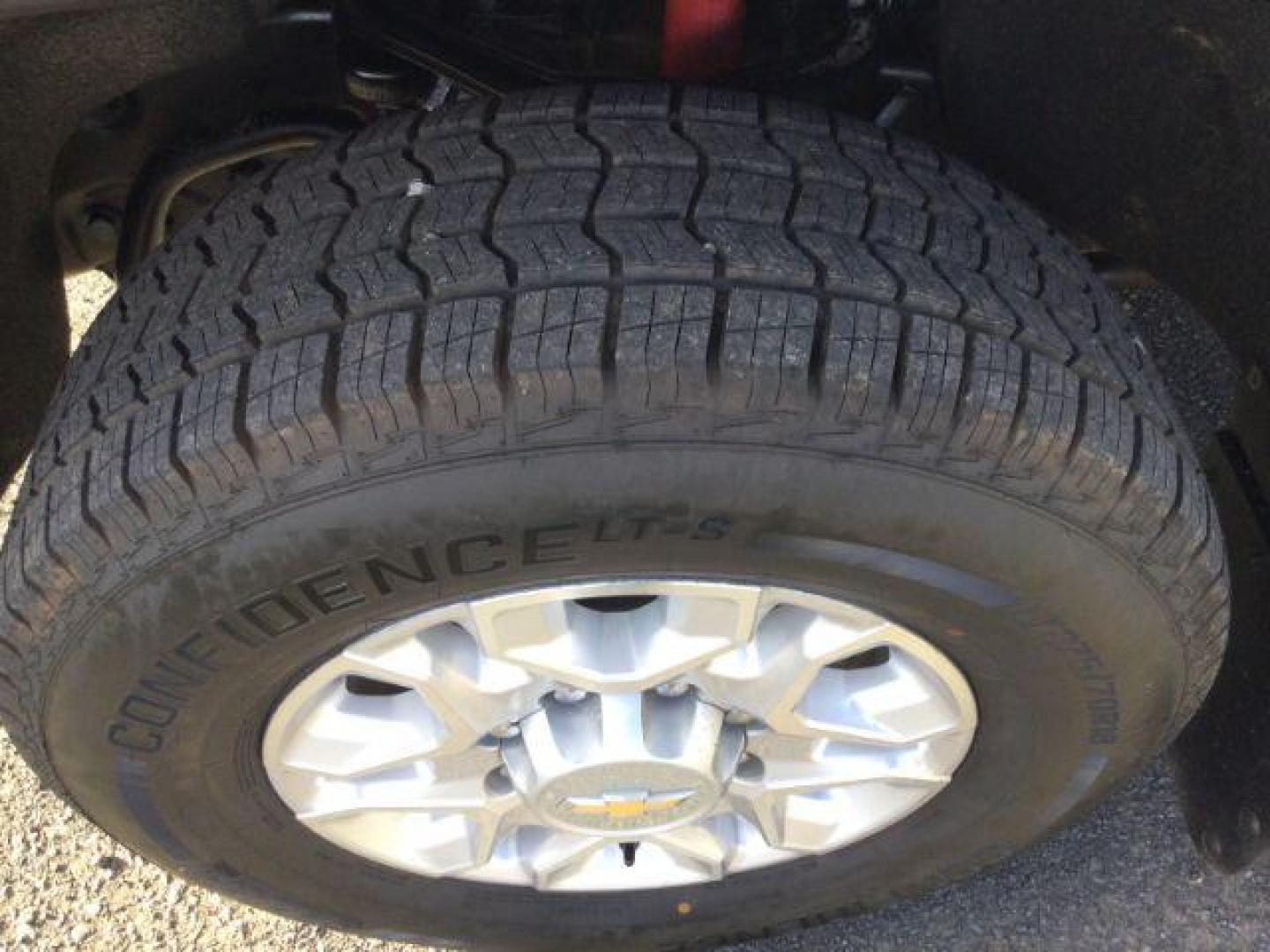 2022 Summit White /Jet Black Chevrolet Silverado 3500HD 4WD Crew Cab Long Bed LT (1GC4YTEY4NF) with an Duramax 6.6L V-8 diesel direct injection engine, 10-speed automatic transmission, located at 1801 Main Street, Lewiston, 83501, (208) 743-9371, 46.417065, -117.004799 - Photo#19