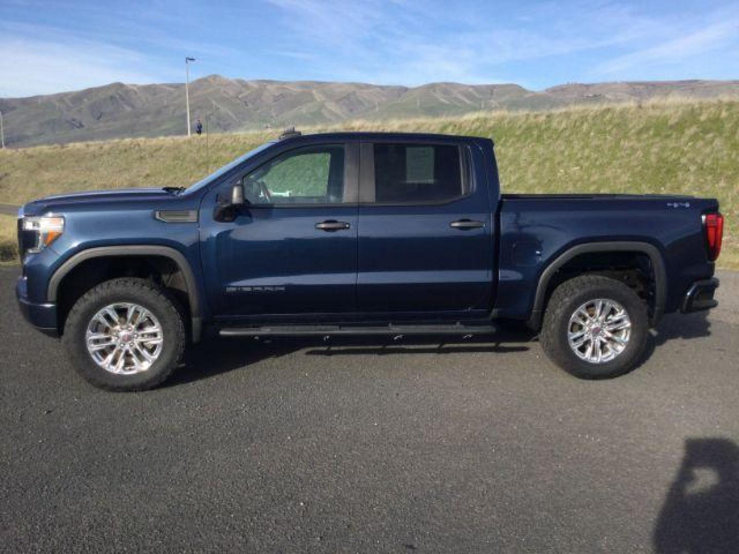 2020 Pacific Blue Metallic /Black Cloth GMC Sierra 1500 4WD Crew Cab Short Box (1GTP9AEKXLZ) with an 2.7L 4 cylinder engine, 8-Speed Automatic transmission, located at 1801 Main Street, Lewiston, 83501, (208) 743-9371, 46.417065, -117.004799 - Photo#1