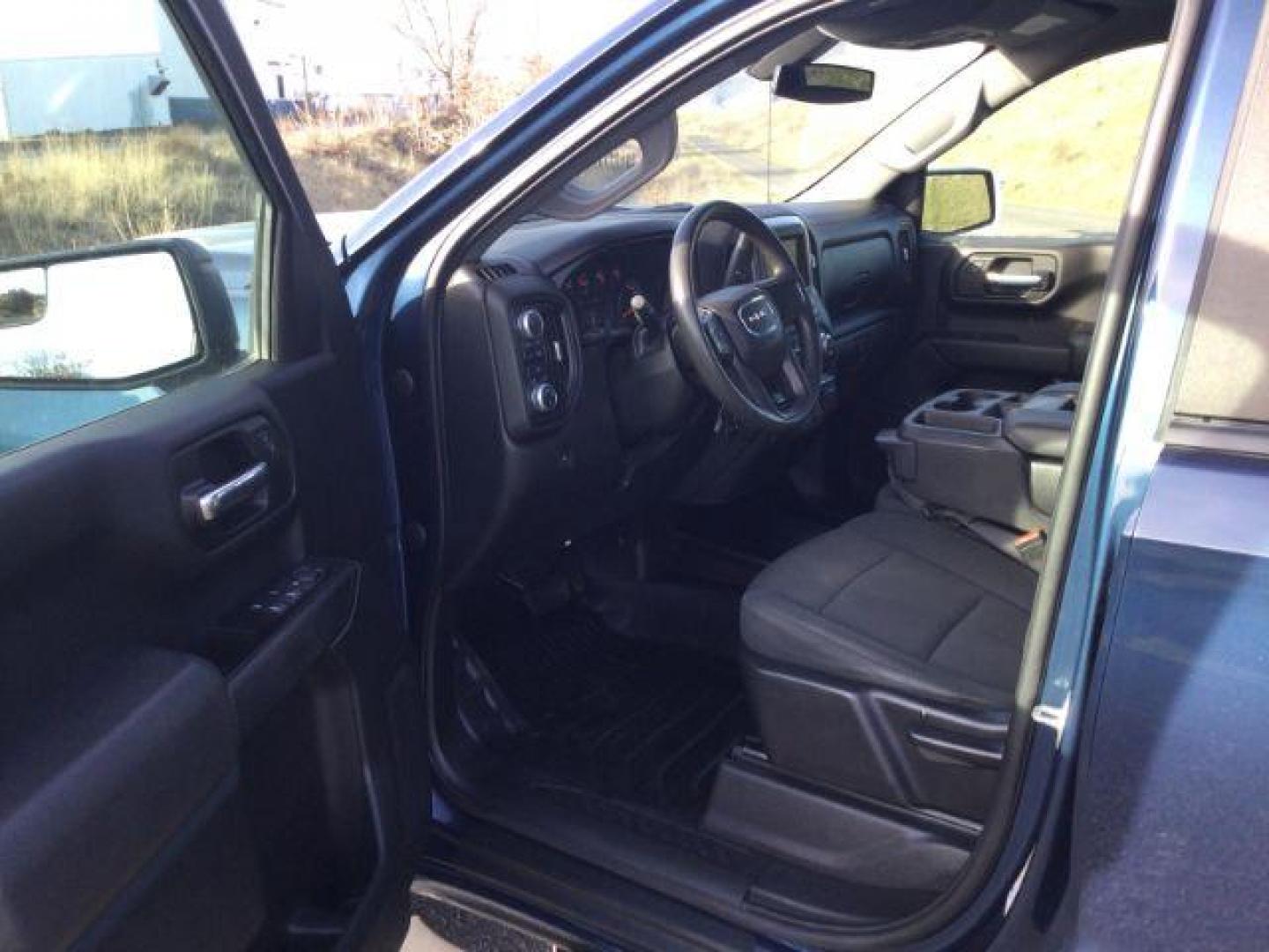 2020 Pacific Blue Metallic /Black Cloth GMC Sierra 1500 4WD Crew Cab Short Box (1GTP9AEKXLZ) with an 2.7L 4 cylinder engine, 8-Speed Automatic transmission, located at 1801 Main Street, Lewiston, 83501, (208) 743-9371, 46.417065, -117.004799 - Photo#3