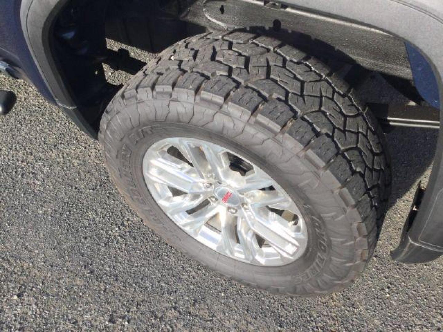 2020 Pacific Blue Metallic /Black Cloth GMC Sierra 1500 4WD Crew Cab Short Box (1GTP9AEKXLZ) with an 2.7L 4 cylinder engine, 8-Speed Automatic transmission, located at 1801 Main Street, Lewiston, 83501, (208) 743-9371, 46.417065, -117.004799 - Photo#6