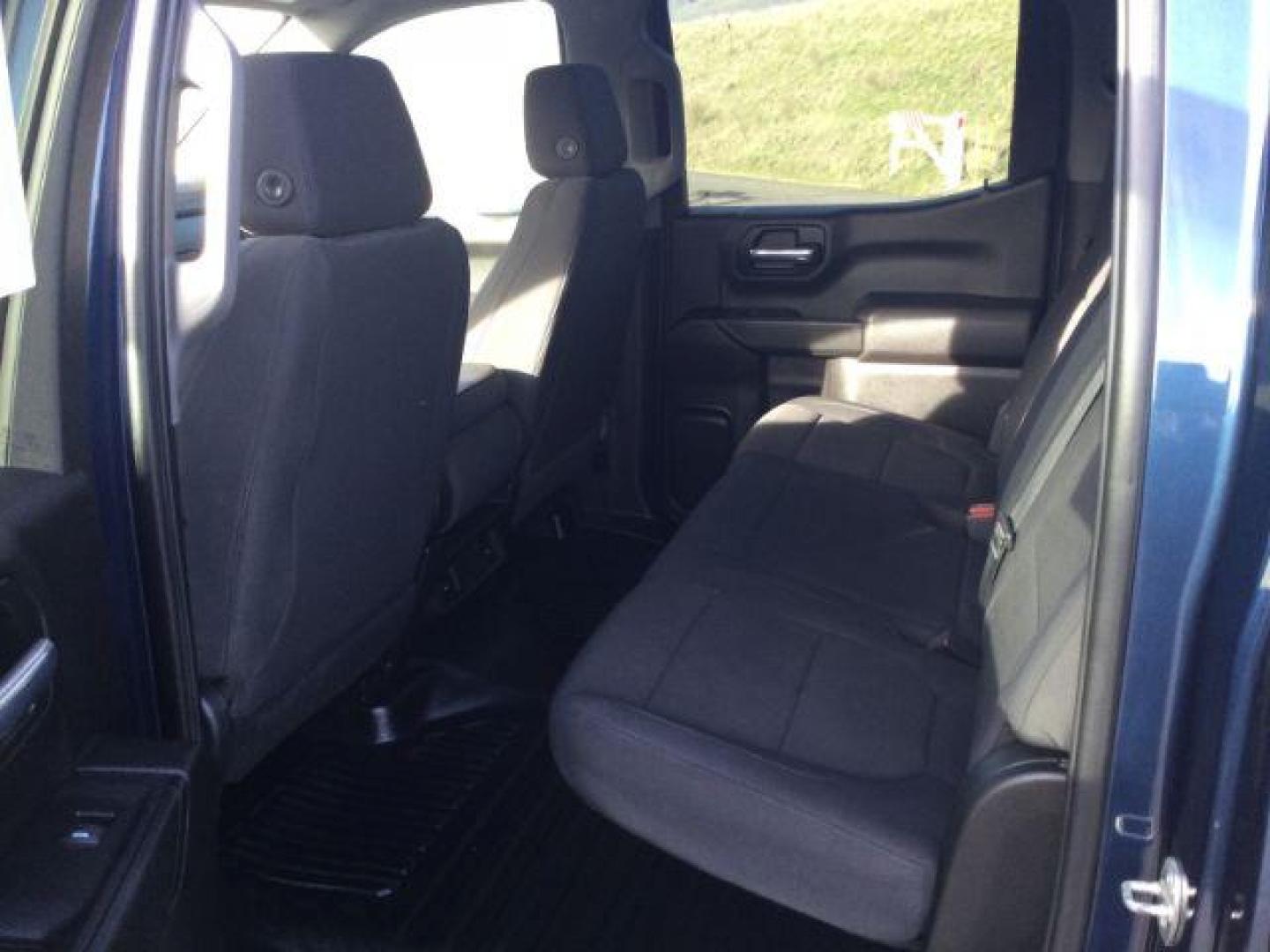 2020 Pacific Blue Metallic /Black Cloth GMC Sierra 1500 4WD Crew Cab Short Box (1GTP9AEKXLZ) with an 2.7L 4 cylinder engine, 8-Speed Automatic transmission, located at 1801 Main Street, Lewiston, 83501, (208) 743-9371, 46.417065, -117.004799 - Photo#10