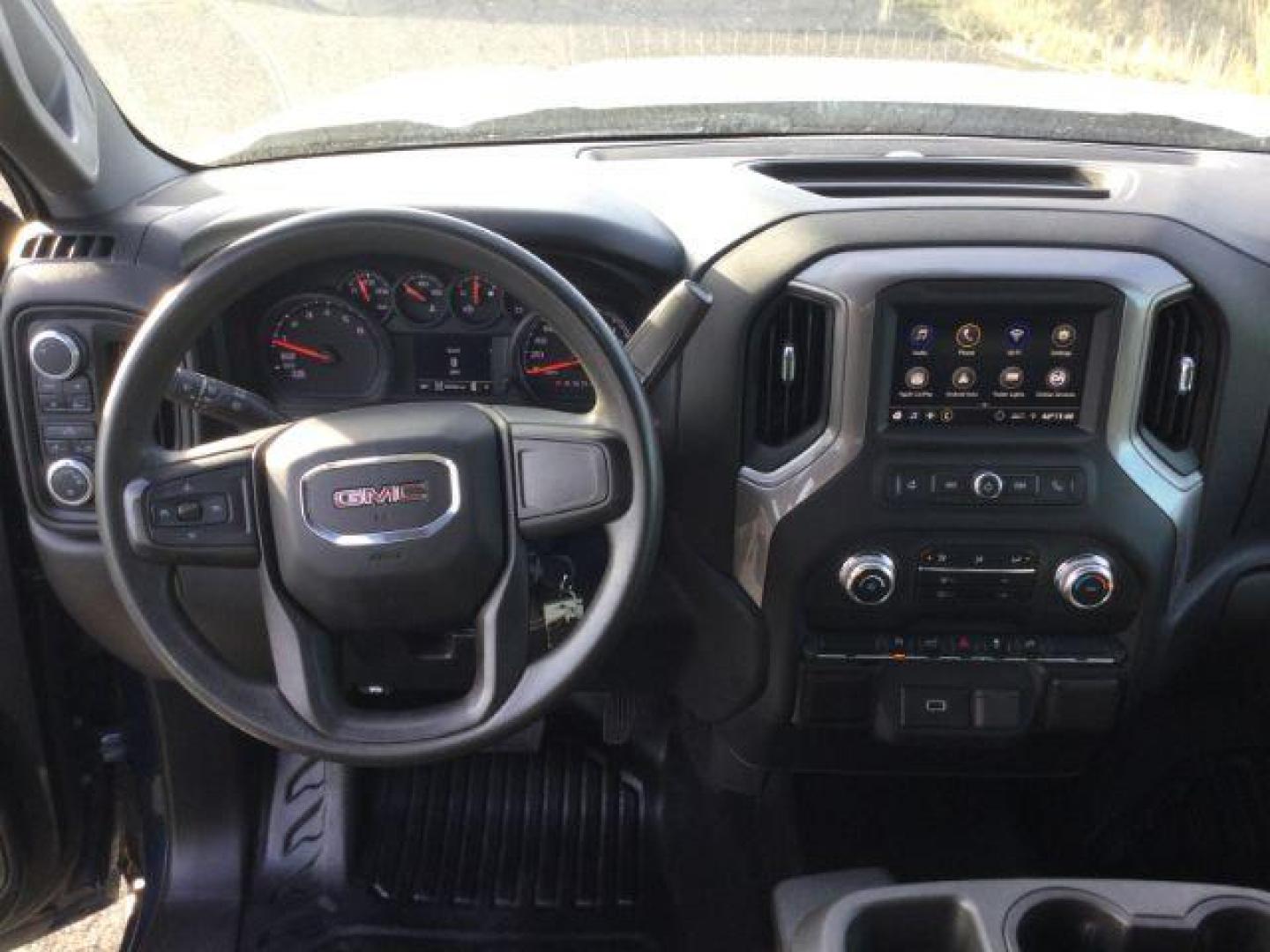 2020 Pacific Blue Metallic /Black Cloth GMC Sierra 1500 4WD Crew Cab Short Box (1GTP9AEKXLZ) with an 2.7L 4 cylinder engine, 8-Speed Automatic transmission, located at 1801 Main Street, Lewiston, 83501, (208) 743-9371, 46.417065, -117.004799 - Photo#11