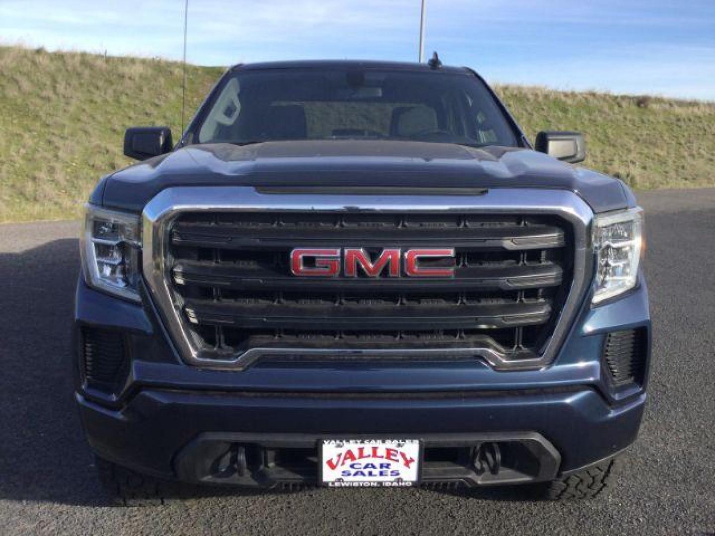 2020 Pacific Blue Metallic /Black Cloth GMC Sierra 1500 4WD Crew Cab Short Box (1GTP9AEKXLZ) with an 2.7L 4 cylinder engine, 8-Speed Automatic transmission, located at 1801 Main Street, Lewiston, 83501, (208) 743-9371, 46.417065, -117.004799 - Photo#12
