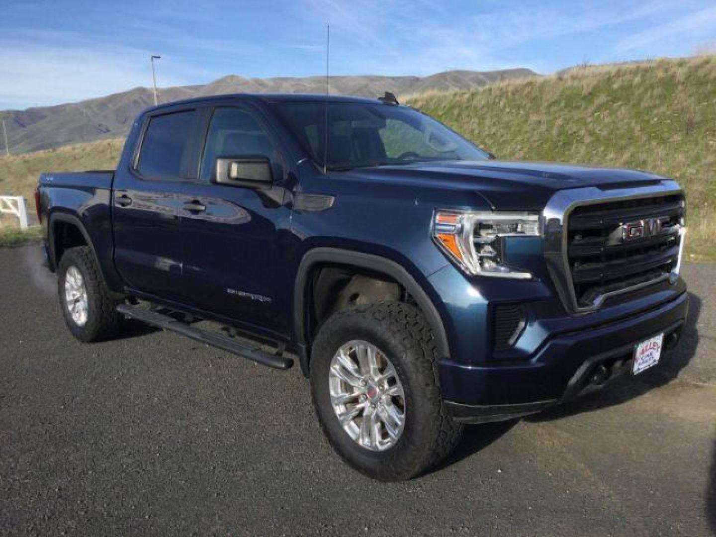 2020 Pacific Blue Metallic /Black Cloth GMC Sierra 1500 4WD Crew Cab Short Box (1GTP9AEKXLZ) with an 2.7L 4 cylinder engine, 8-Speed Automatic transmission, located at 1801 Main Street, Lewiston, 83501, (208) 743-9371, 46.417065, -117.004799 - Photo#19