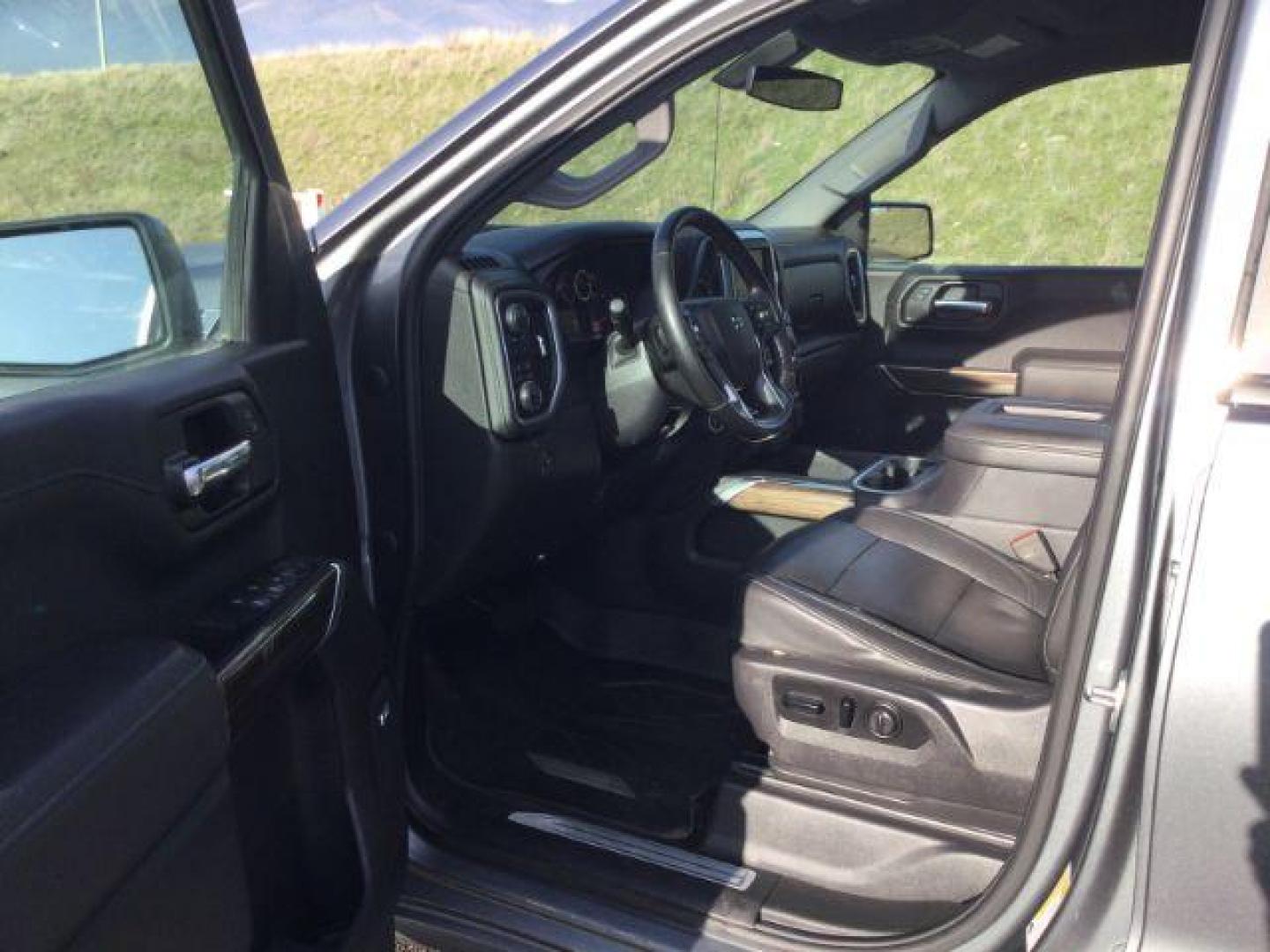 2021 Shadow Gray Metallic /Black Leather Chevrolet Silverado 1500 4WD Crew Cab Standard Bed RST (3GCUYEED8MG) with an EcoTec3 5.3L V-8 gasoline direct injection engine, 8-Speed Automatic transmission, located at 1801 Main Street, Lewiston, 83501, (208) 743-9371, 46.417065, -117.004799 - Photo#3